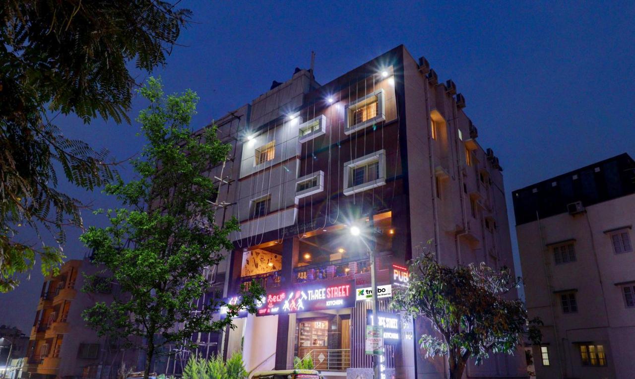 Treebo Three Street Inn Bangalore Exterior foto
